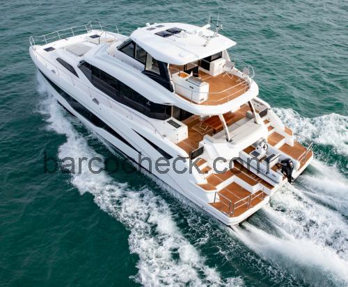 Aquila 70 Power Catamaran avaliação e ficha técnica